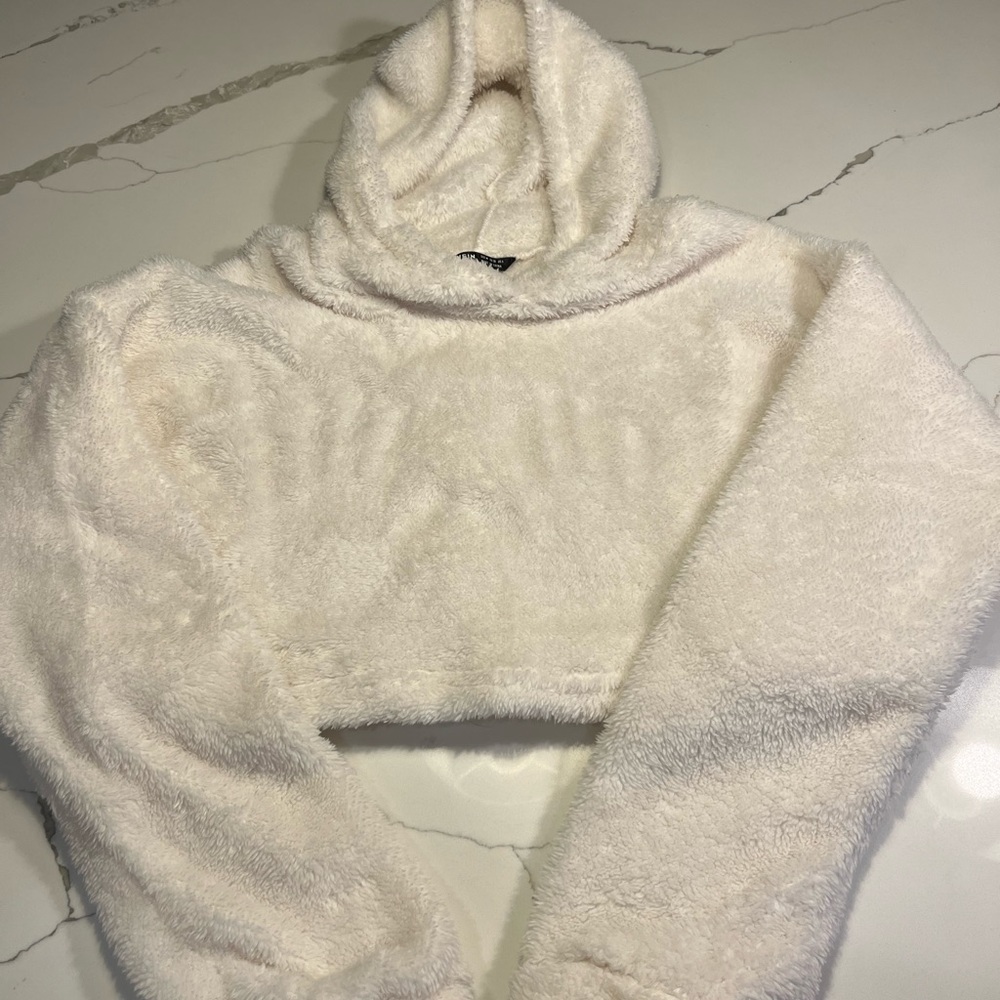 Cropped long sleeve cream fluffy hoodie